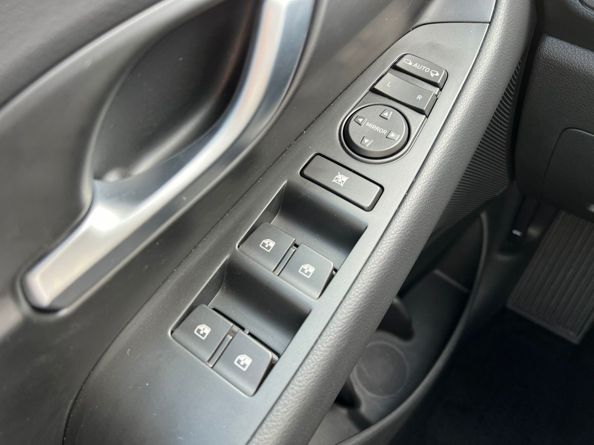 Hyundai i30 1.5 DPI Family Smart - Navi - Sitzhzg - R.Kam  + PDC 