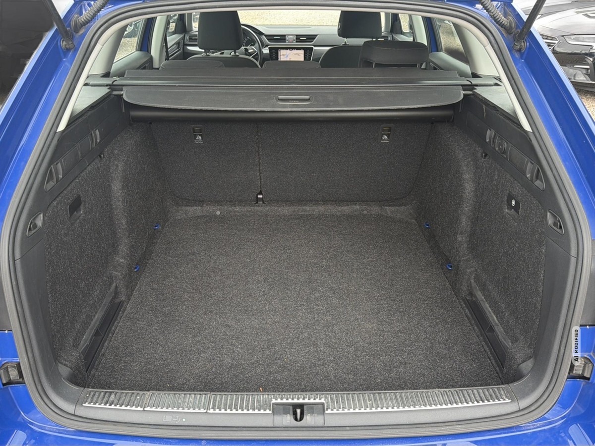 Skoda Superb Combi 2.0 TDI LED* SHZ* AHZV* DSG*