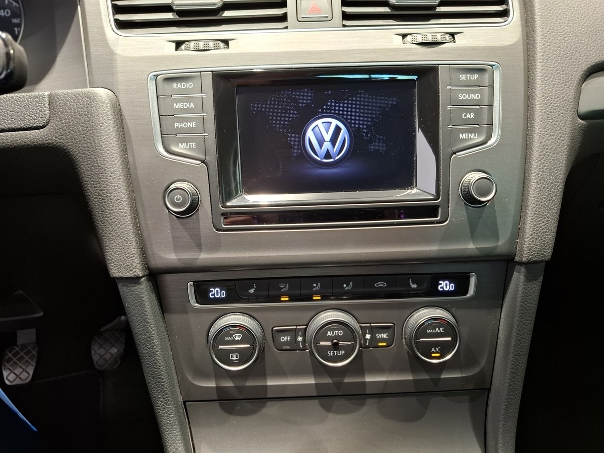 Volkswagen Golf VII 1.6 TDI Life SHZ Dynamic Light