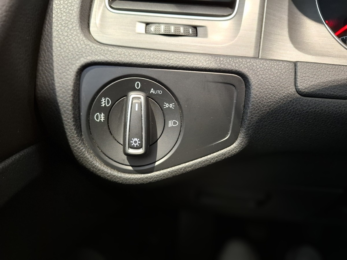 Volkswagen Golf VII 1.6 TDI Life SHZ Dynamic Light