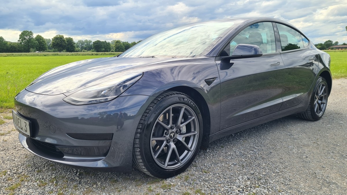 Tesla Model 3 SR 18 Zoll Mj 2023 AHK
