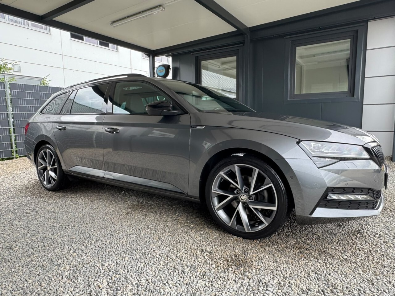 Skoda Superb 2.0 TDI DSG,SPORTLINE,AHK,PANO,MATRIX,DCC