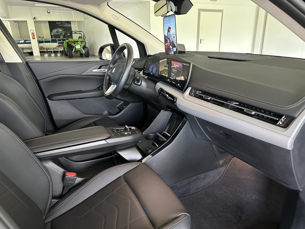 BMW 218 Active Tourer Navi. Sitzhz. Kamera LED AHK PDC CarPlay