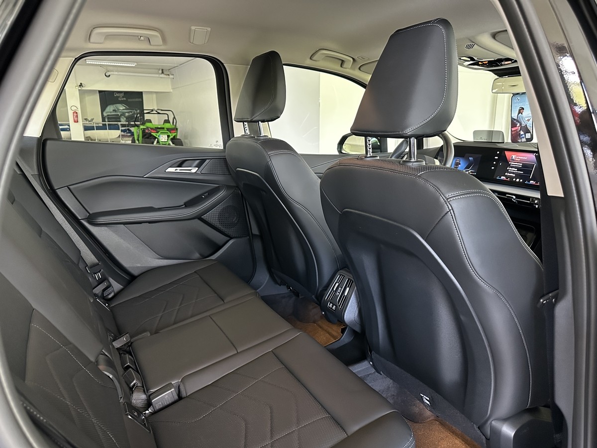 BMW 218 Active Tourer Navi. Sitzhz. Kamera LED AHK PDC CarPlay