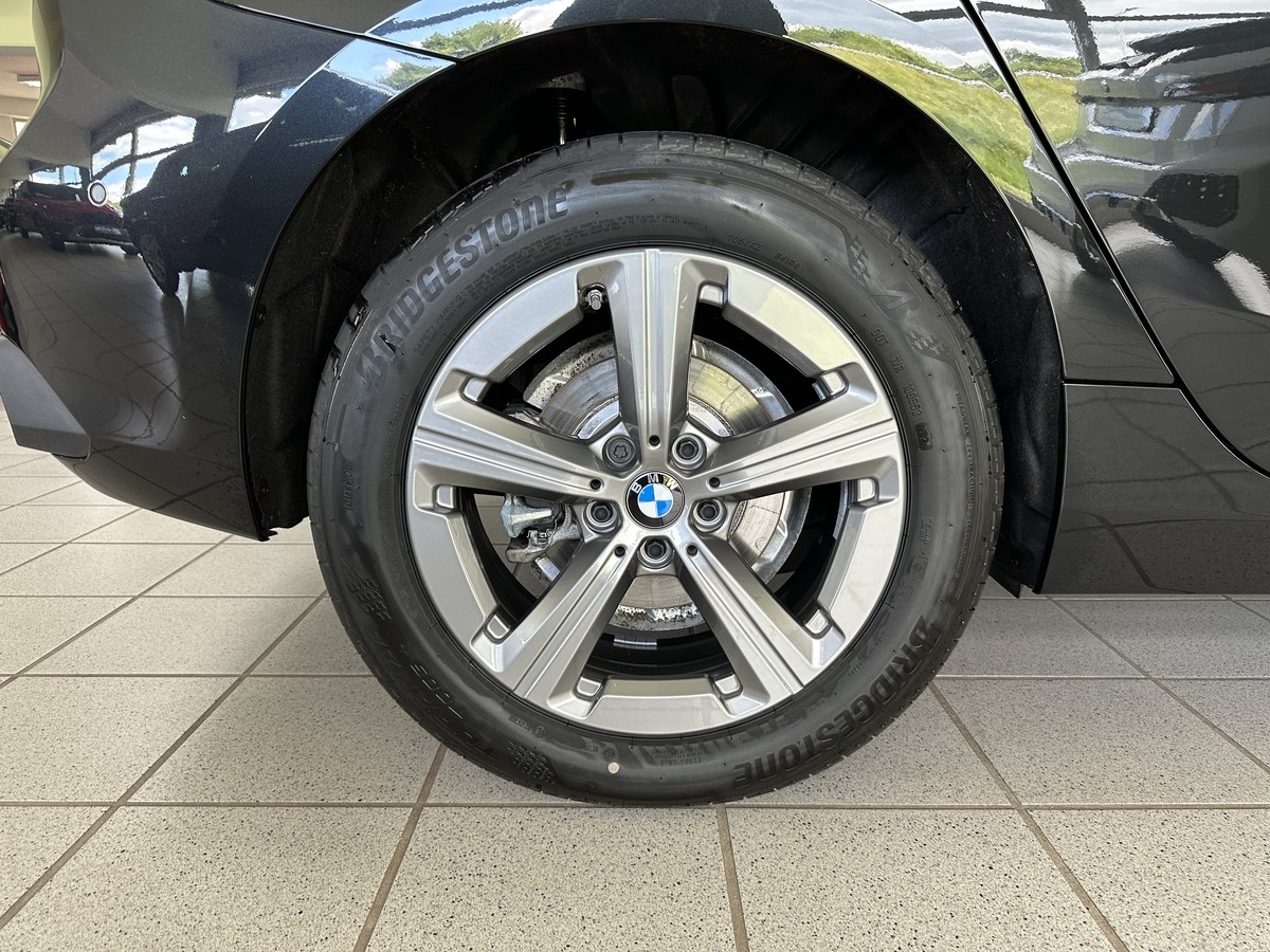BMW 218 Active Tourer Navi. Sitzhz. Kamera LED AHK PDC CarPlay