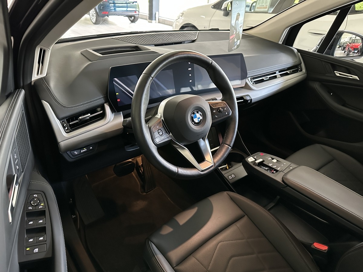 BMW 218 Active Tourer Navi. Sitzhz. Kamera LED AHK PDC CarPlay