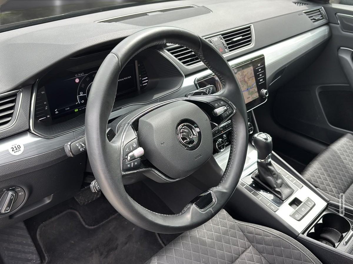 Skoda Superb Combi 2.0 TDI Ambition *LED*SHZ*LRH*NAVI*KLIMA