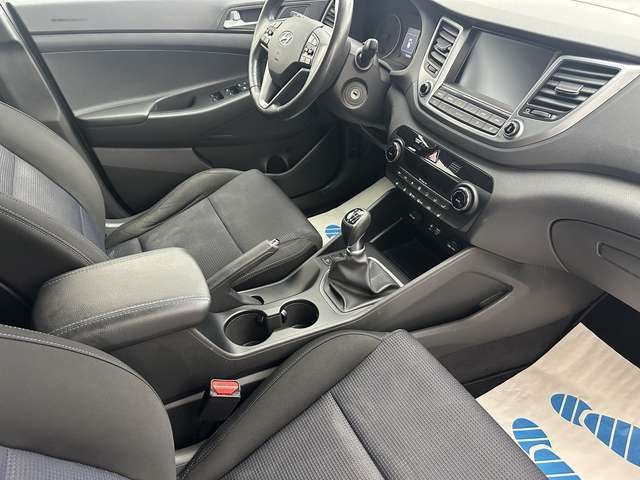 Hyundai Tucson blue Intro Edition 2WD 
