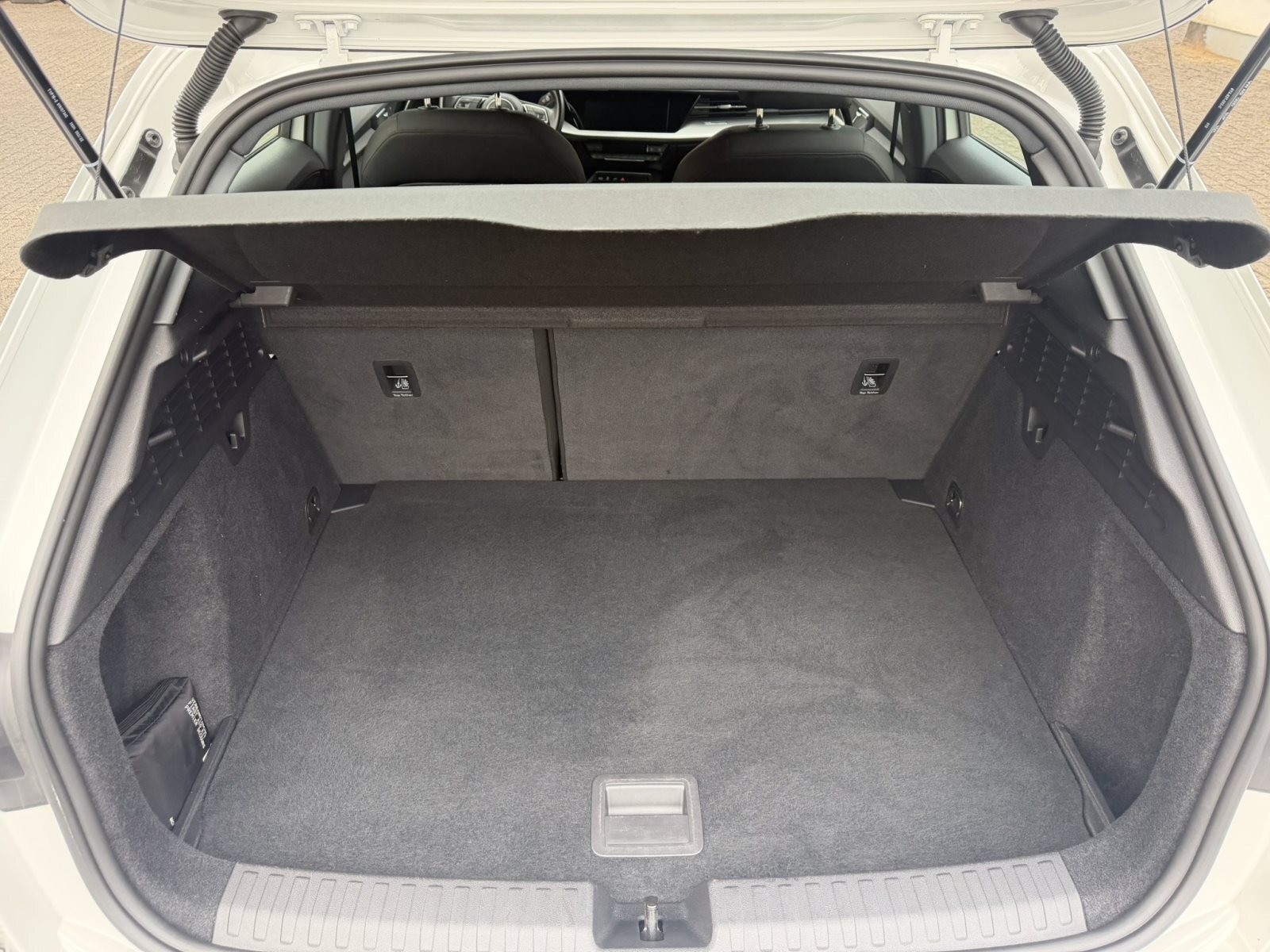 Audi A3 Sportback 40 TFSI e basis Fahrassistenz Infotaiment SHZ PDC