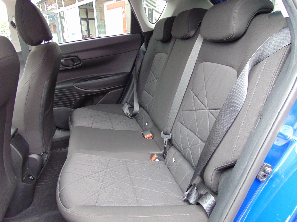 Hyundai Bayon 1.2 Select 2WD Sitzhzg. - R.Kam - PDC - Te.mat - Kl.au