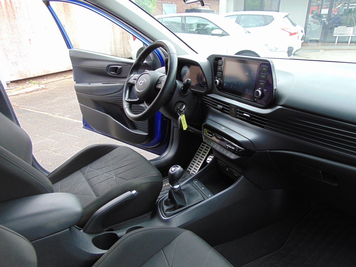 Hyundai Bayon 1.2 Select 2WD Sitzhzg. - R.Kam - PDC - Te.mat - Kl.au