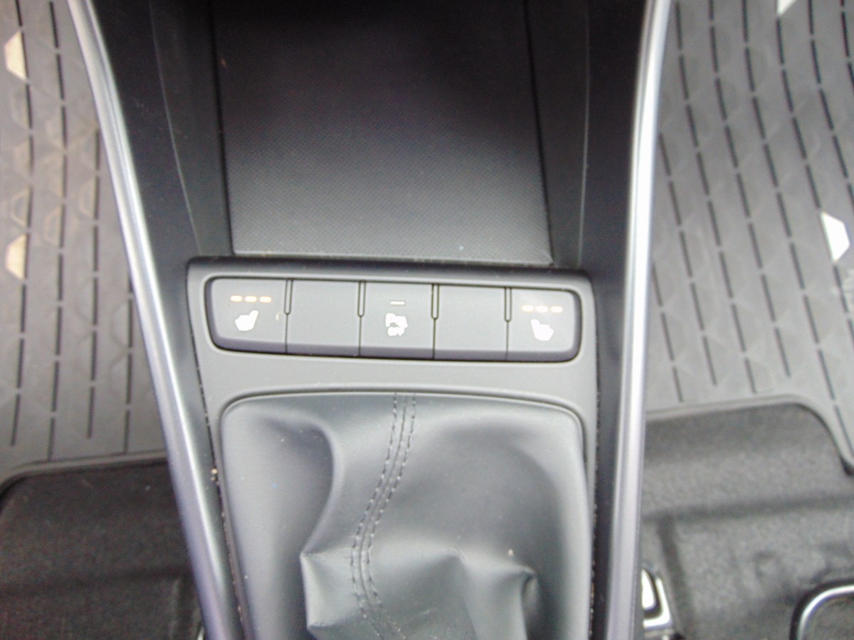 Hyundai Bayon 1.2 Select 2WD Sitzhzg. - R.Kam - PDC - Te.mat - Kl.au