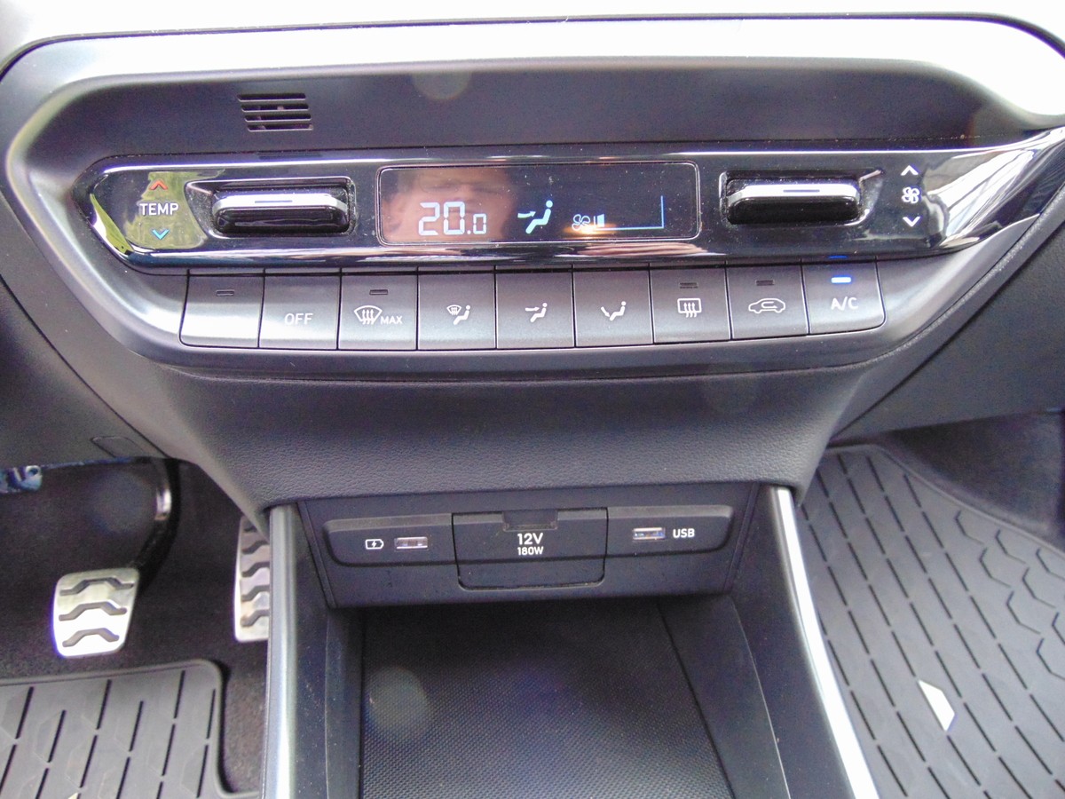 Hyundai Bayon 1.2 Select 2WD Sitzhzg. - R.Kam - PDC - Te.mat - Kl.au