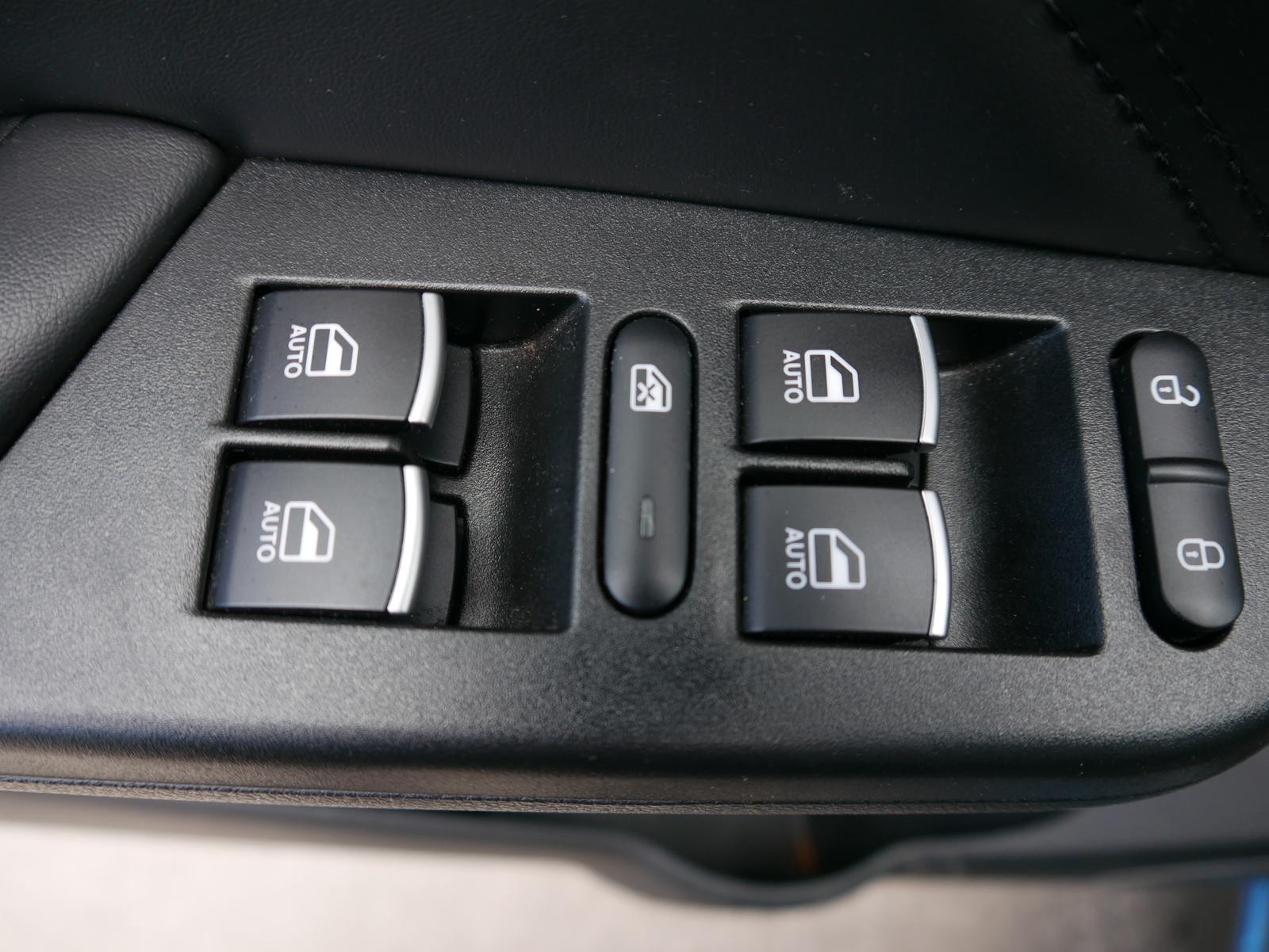 DFSK Seres 3 LUXURY Paket3*NAVI*PANO*LEDER*PDC*SHZ*360*KAMERA*KEYLESS-GO