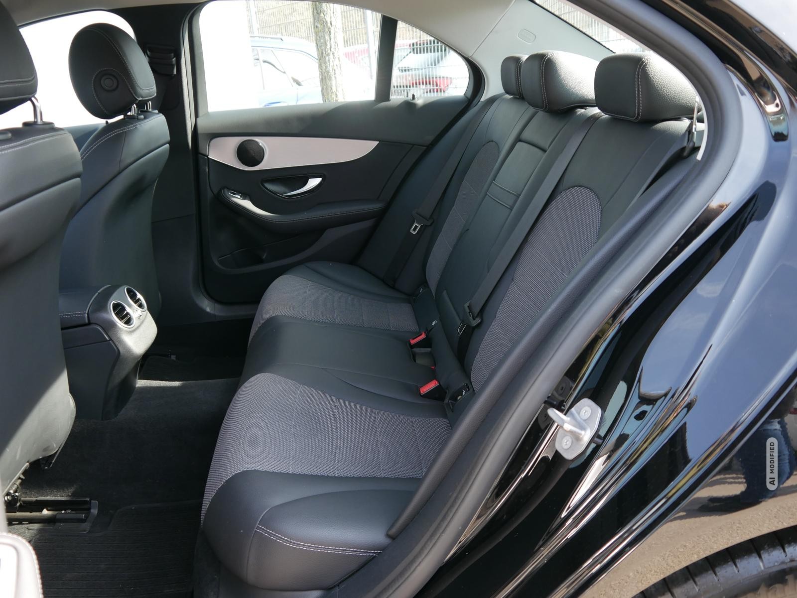 Mercedes-Benz C 300 de 9G-TRONIC Avantgarde*NAVI*PDC*LED*SHZ*TEMPOMAT*KLIMAAUTOMATIK*18-ALU