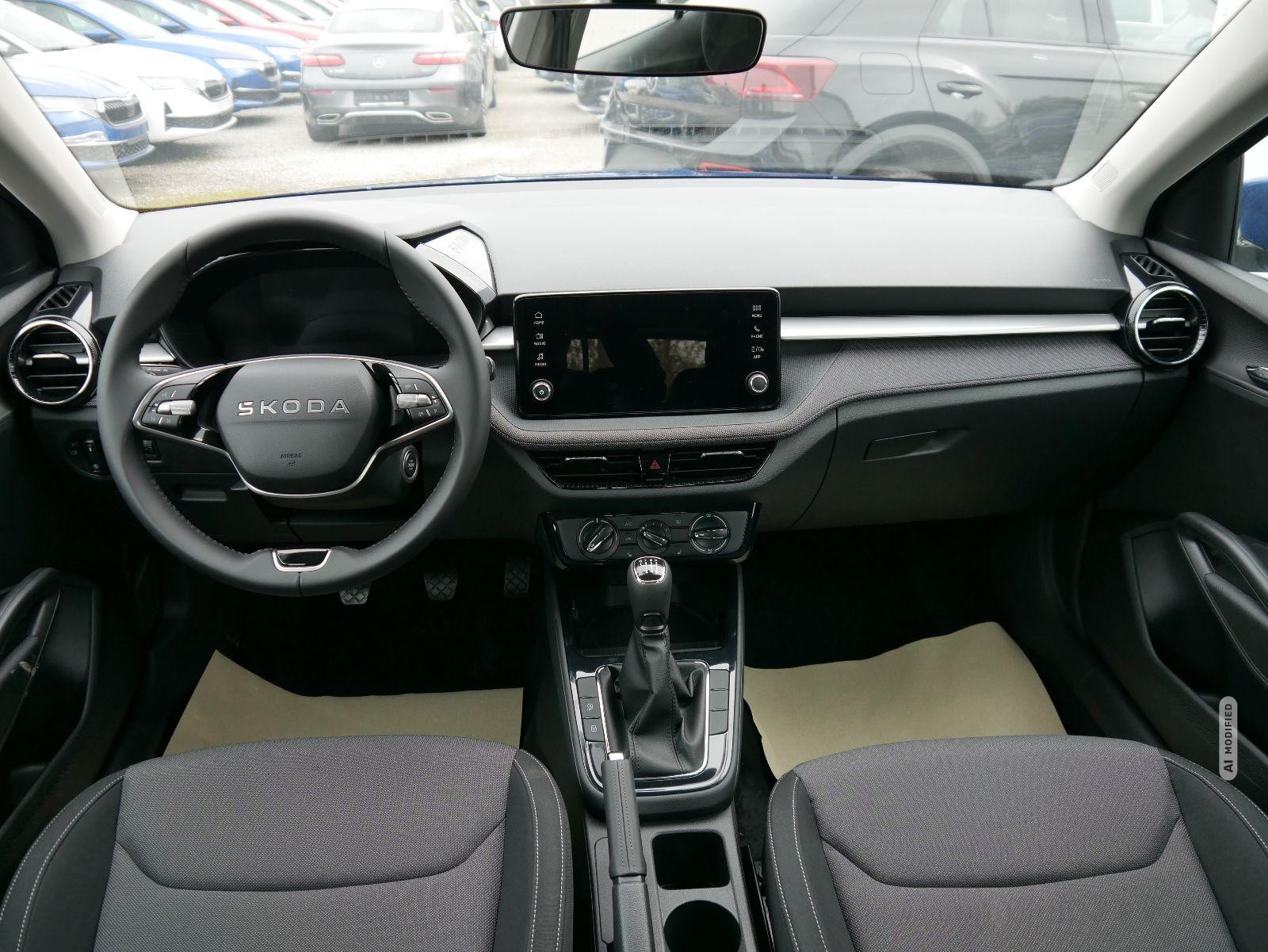 Skoda Fabia Selection 1.0 TSI *LED*PDC-HI*SMARTLINK*SHZ*BLUETOOTH*FRONT-ASSIST