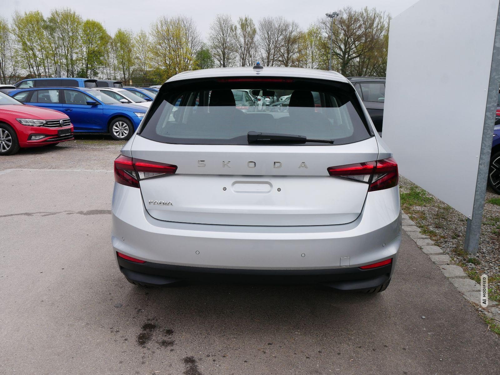 Skoda Fabia Selection 1.0 TSI *LED*PDC-HI*SMARTLINK*SHZ*BLUETOOTH*FRONT-ASSIST