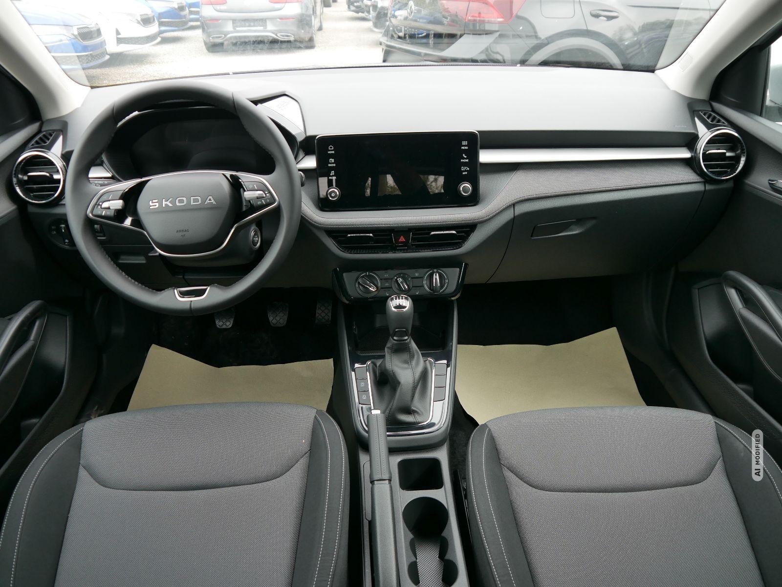 Skoda Fabia Selection 1.0 TSI *LED*PDC-HI*SMARTLINK*SHZ*BLUETOOTH*FRONT-ASSIST