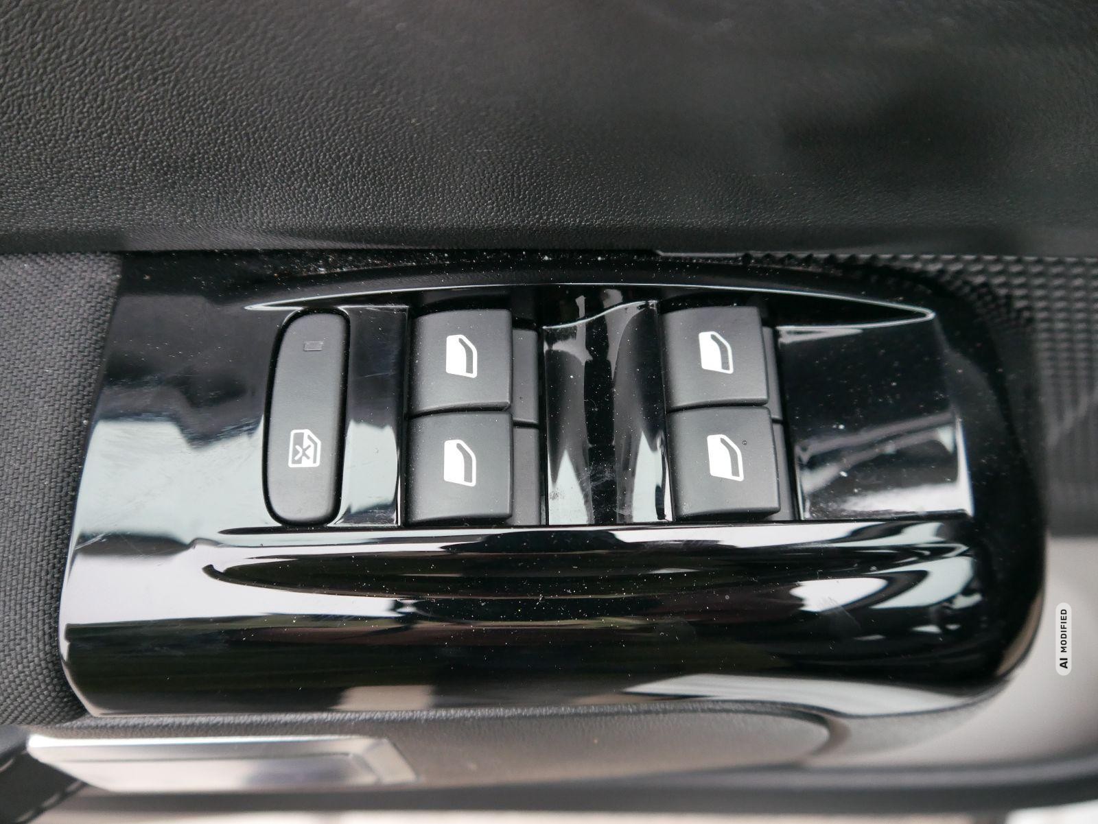 Citroën C3 PureTech Shine*KEYLESS-GO*PDC-HINTEN*TEMPOMAT*SMARTLINK*LED*KLIMA