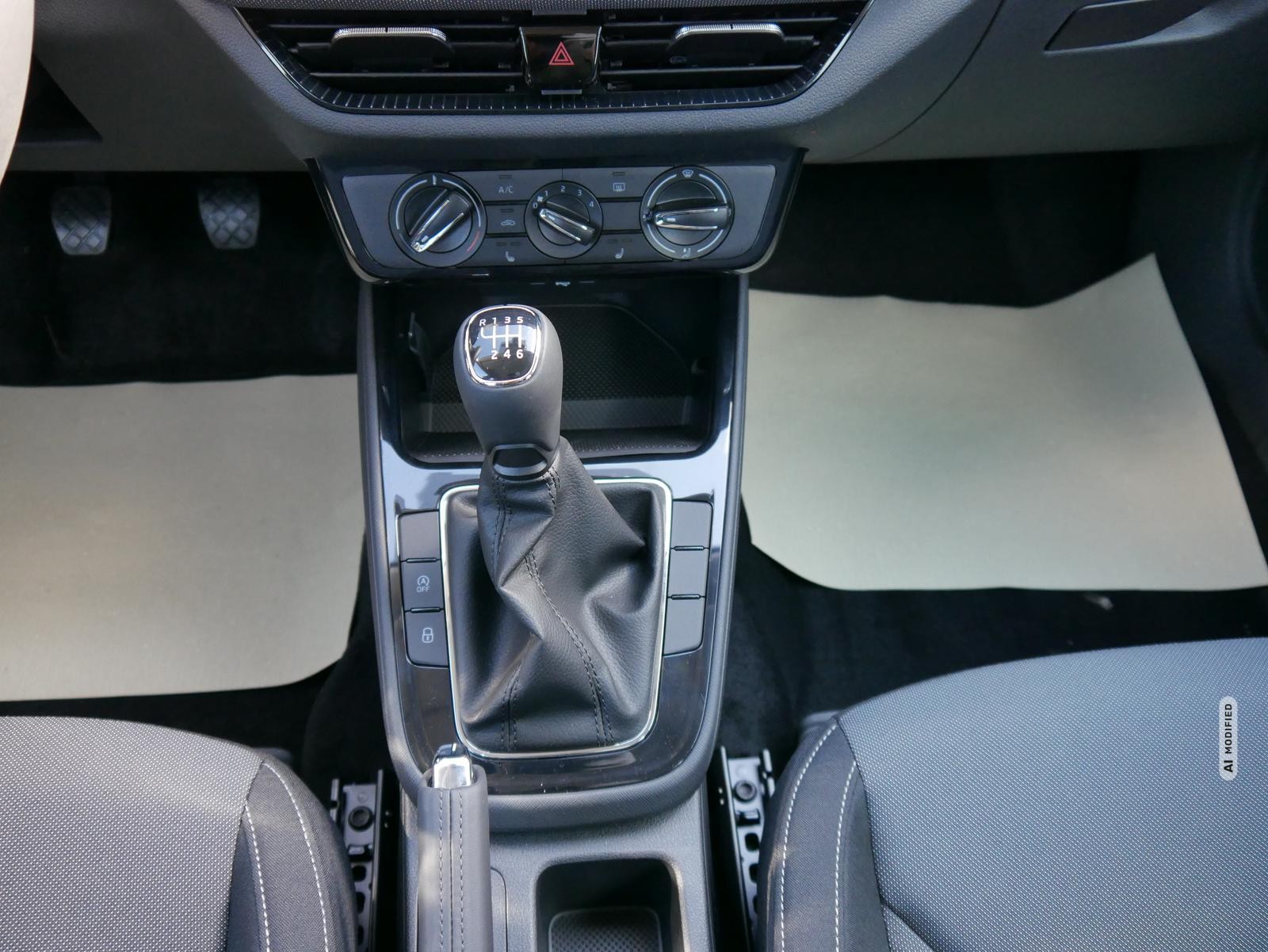Skoda Fabia Selection 1.0 TSI  *LED*PDC-HI*SMARTLINK*SHZ*BLUETOOTH*FRONT-ASSIST