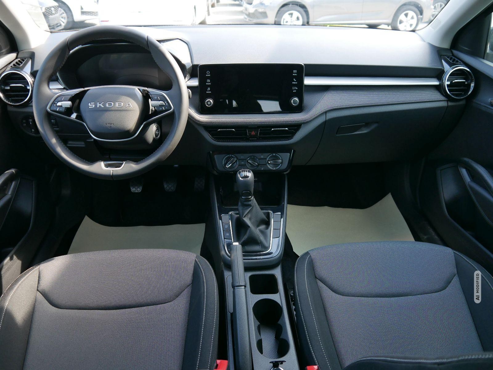 Skoda Fabia Selection 1.0 TSI   *LED*PDC-HI*SMARTLINK*SHZ*BLUETOOTH*FRONT-ASSIST