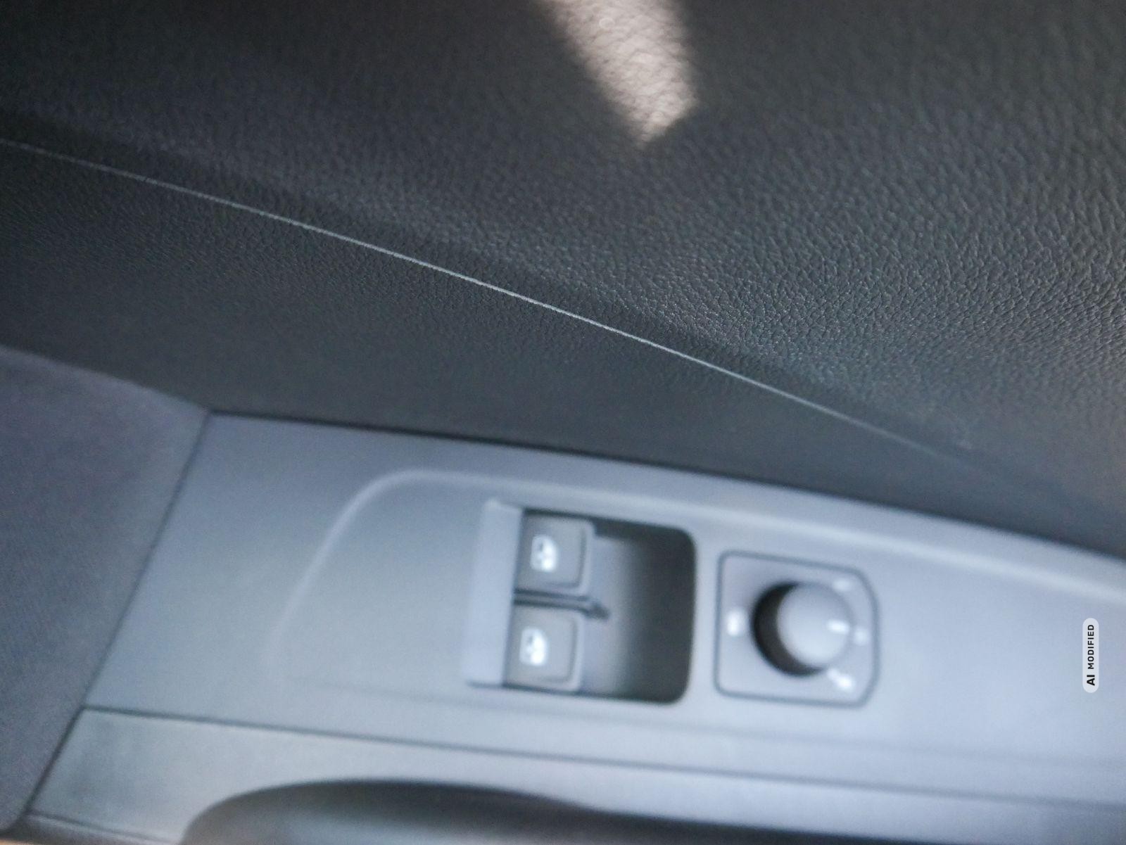 Skoda Fabia Selection 1.0 TSI *NAVI-ÜBER-SMARTLINK*PDC-HI*LED*SHZ*KLIMA*RADIO