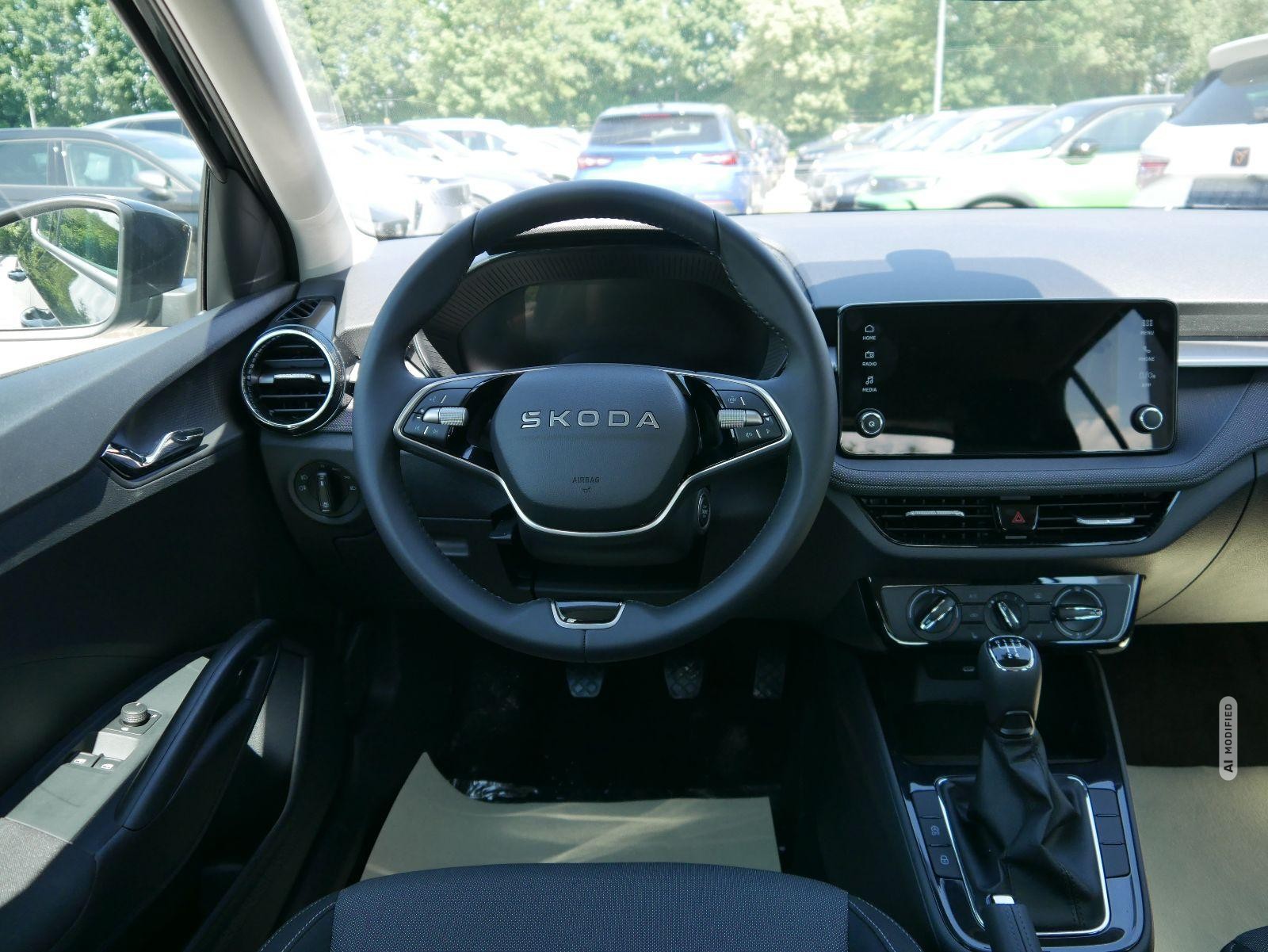 Skoda Fabia Selection 1.0 TSI *NAVI-ÜBER-SMARTLINK*PDC-HI*LED*SHZ*KLIMA*RADIO