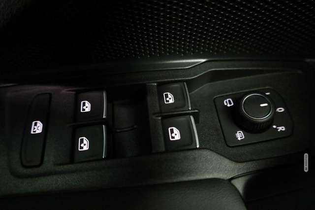 Volkswagen Tiguan TSI DSG 4M R-Line Black, AHK, IQ.Light, 20-Zoll, N