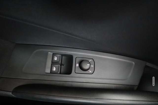 Skoda Fabia 1.0 TSI Selection, AHK, Tempomat, Ladeboden, Park,