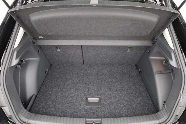 Skoda Fabia 1.0 TSI Selection, AHK, Tempomat, Ladeboden, Park,