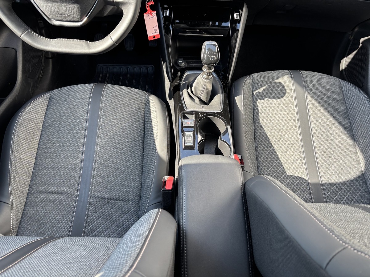 Peugeot 208 Klimaautomatik*CarPlay*Einparkhilfe 