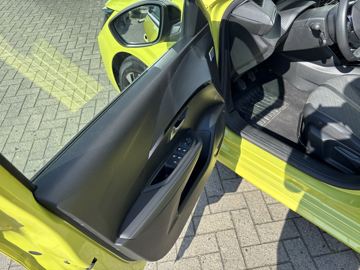 Peugeot 208 Klimaautomatik*CarPlay*Einparkhilfe 