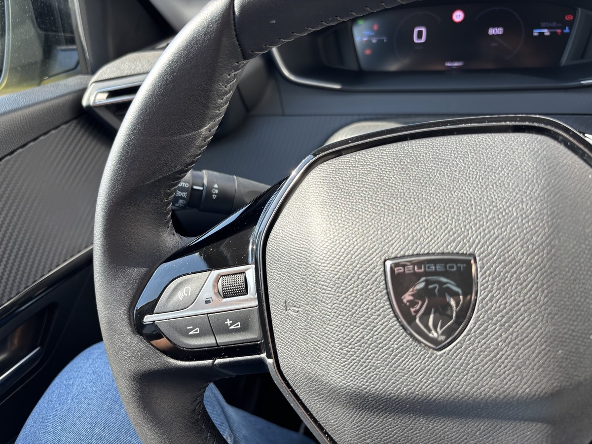 Peugeot 208 Klimaautomatik*CarPlay*Einparkhilfe 