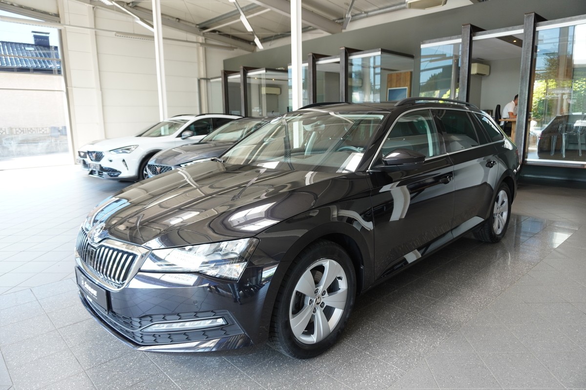 Skoda Superb Combi 2.0 TDI Ambition DSG LED ACC AHK Navi 