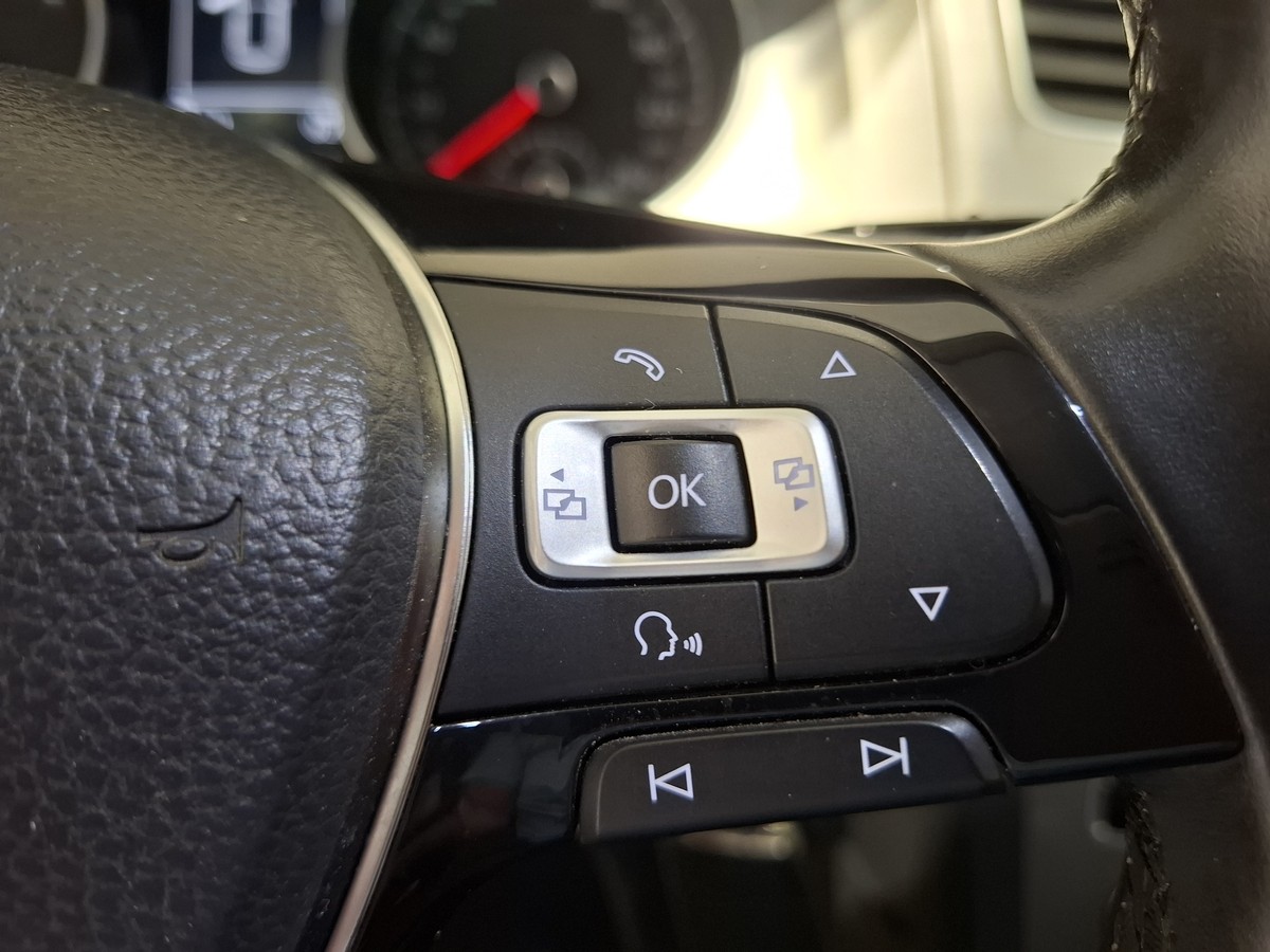 Volkswagen Golf 1.6 TDI DSG Highline Navi Xenon Kamera
