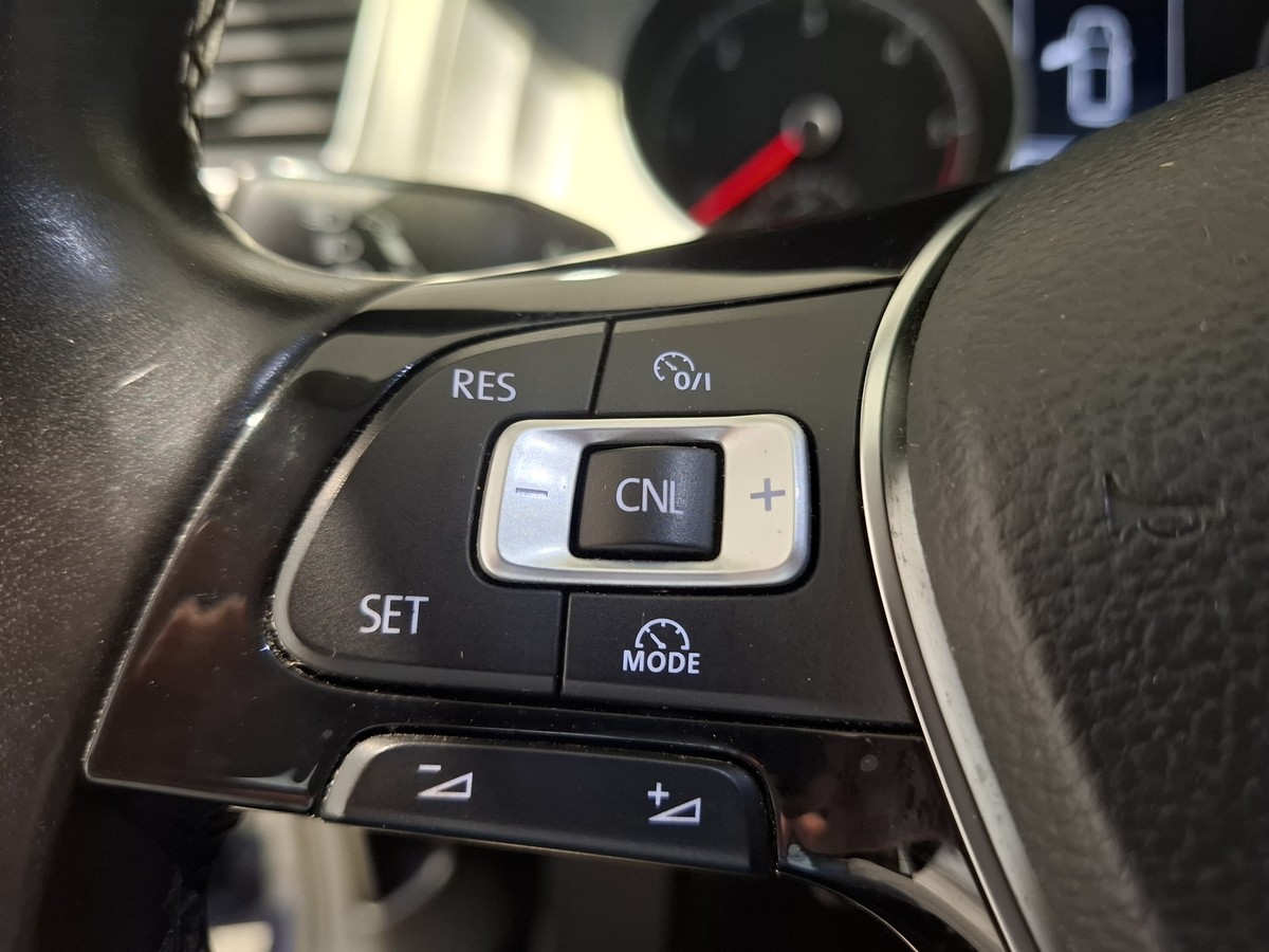 Volkswagen Golf 1.6 TDI DSG Highline Navi Xenon Kamera