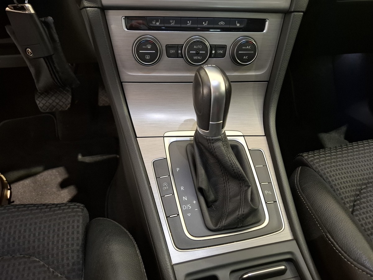 Volkswagen Golf 1.6 TDI DSG Highline Navi Xenon Kamera