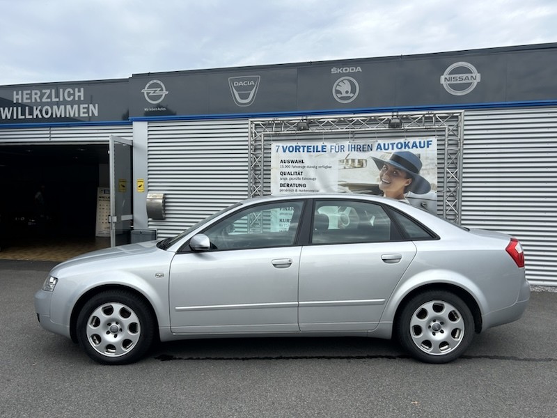 Audi A4 1.6 LIM KLIMA*RCD*SHZG*TEMPOMAT*ALU*PDC