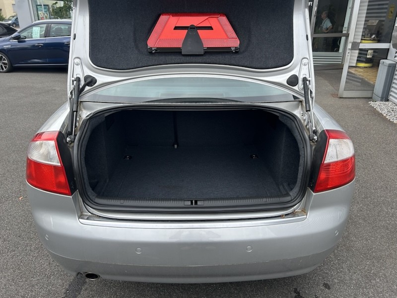 Audi A4 1.6 LIM KLIMA*RCD*SHZG*TEMPOMAT*ALU*PDC