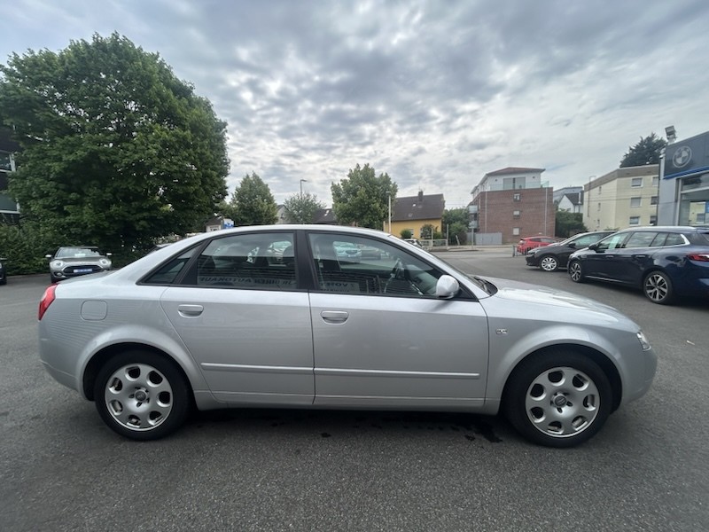 Audi A4 1.6 LIM KLIMA*RCD*SHZG*TEMPOMAT*ALU*PDC