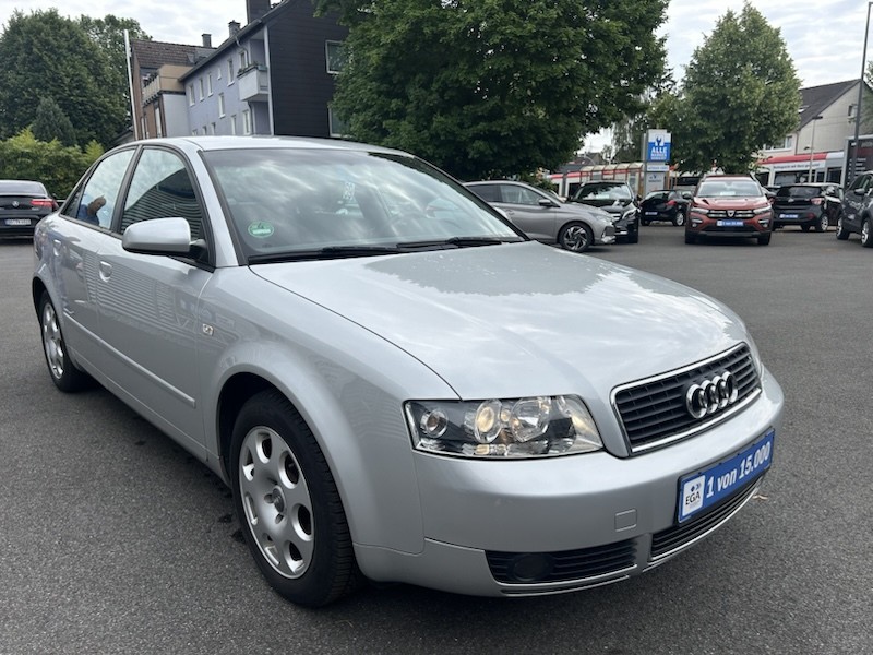 Audi A4 1.6 LIM KLIMA*RCD*SHZG*TEMPOMAT*ALU*PDC