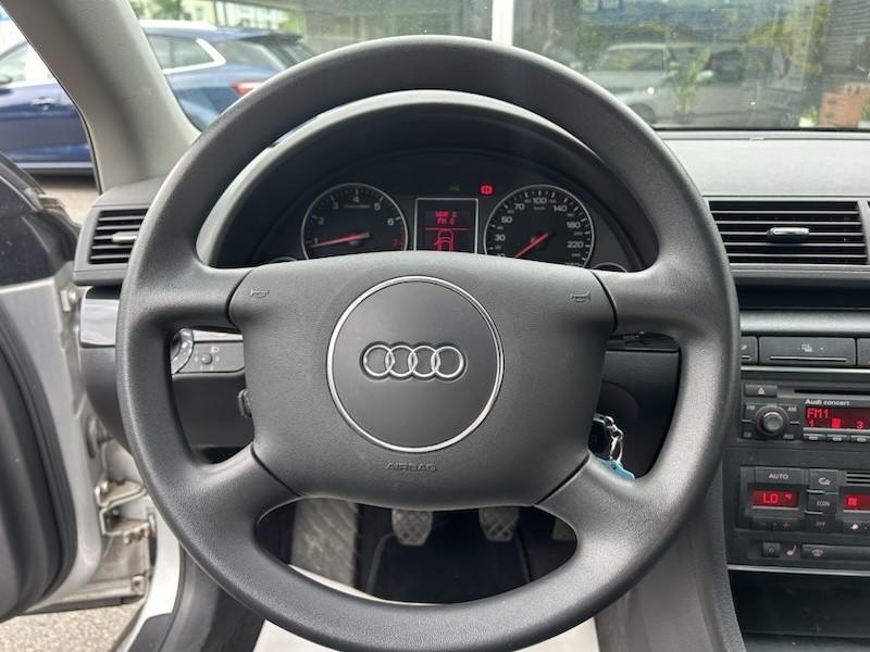 Audi A4 1.6 LIM KLIMA*RCD*SHZG*TEMPOMAT*ALU*PDC