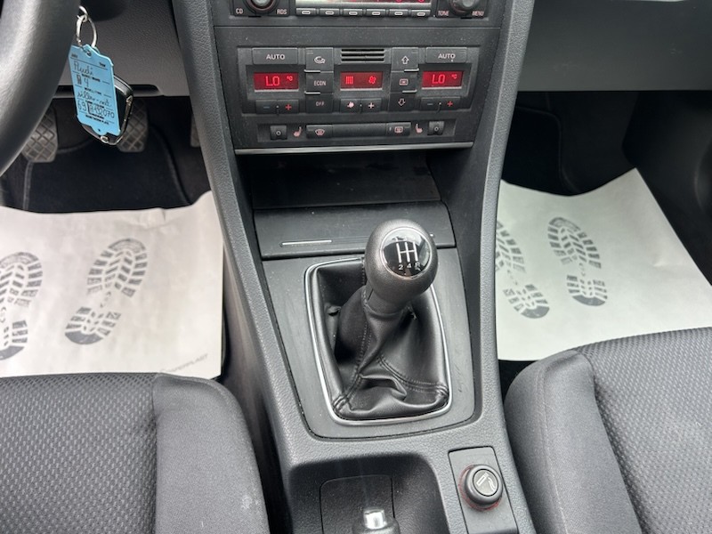 Audi A4 1.6 LIM KLIMA*RCD*SHZG*TEMPOMAT*ALU*PDC