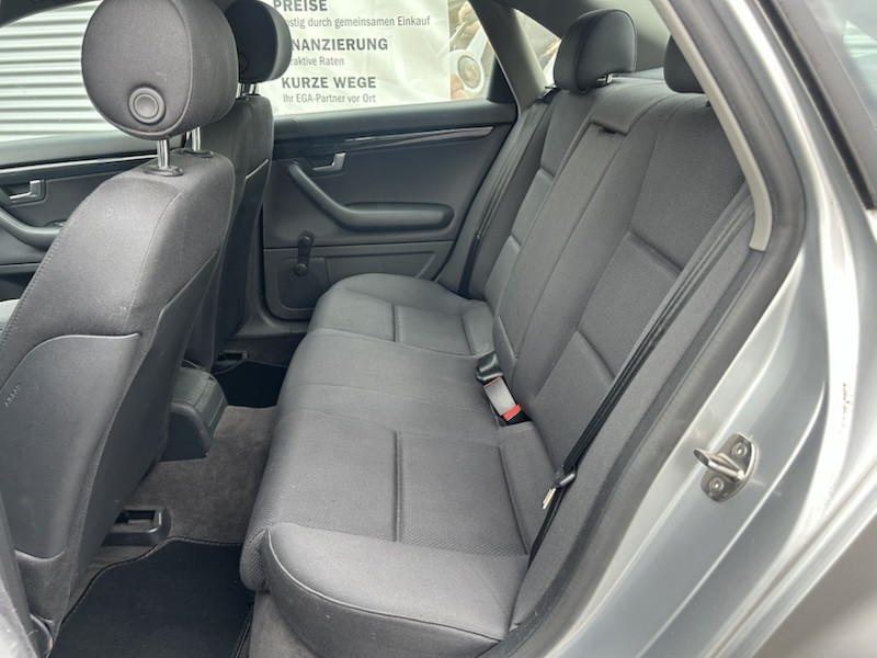 Audi A4 1.6 LIM KLIMA*RCD*SHZG*TEMPOMAT*ALU*PDC