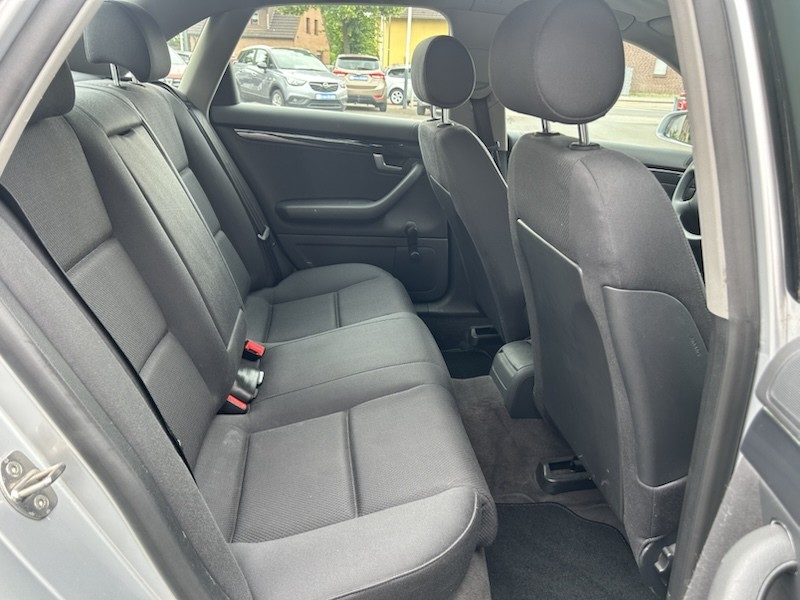 Audi A4 1.6 LIM KLIMA*RCD*SHZG*TEMPOMAT*ALU*PDC