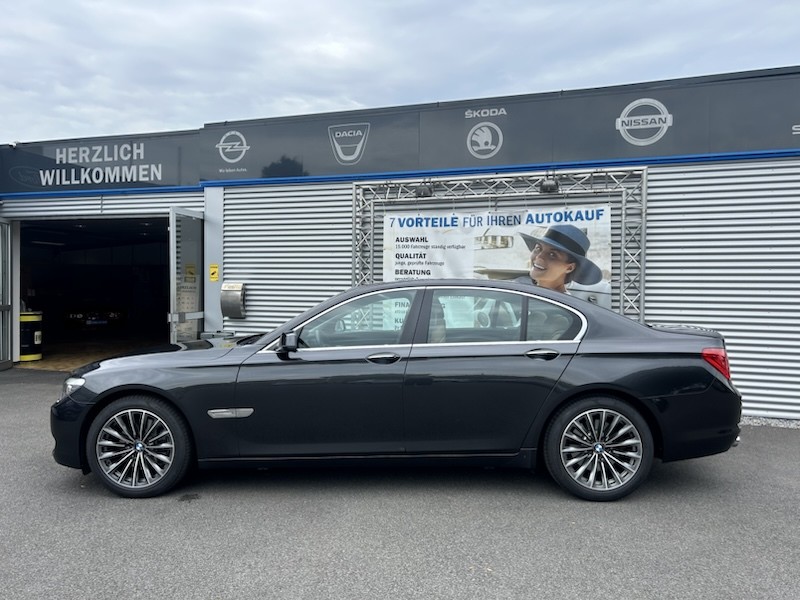 BMW 730D AUTOMATIK INNOVATIONSPAKET*SSD*HEAD-UP*R-CAM     