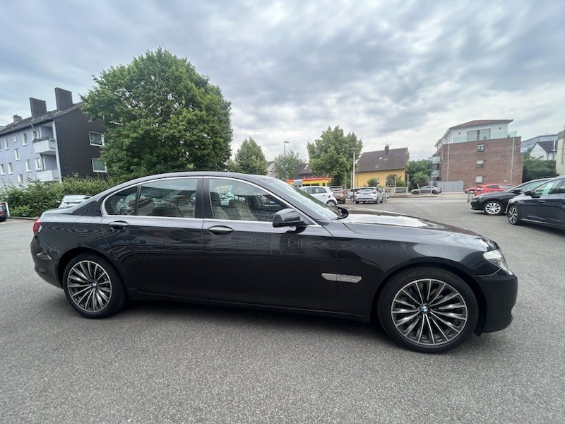 BMW 730D AUTOMATIK INNOVATIONSPAKET*SSD*HEAD-UP*R-CAM     