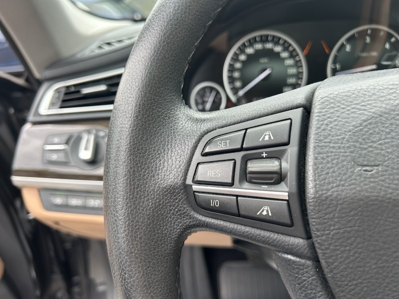 BMW 730D AUTOMATIK INNOVATIONSPAKET*SSD*HEAD-UP*R-CAM     