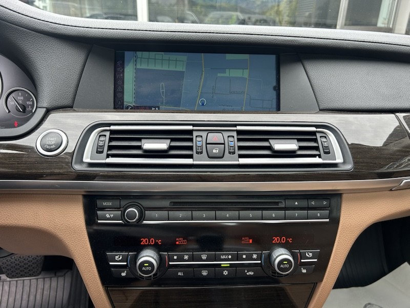 BMW 730D AUTOMATIK INNOVATIONSPAKET*SSD*HEAD-UP*R-CAM     