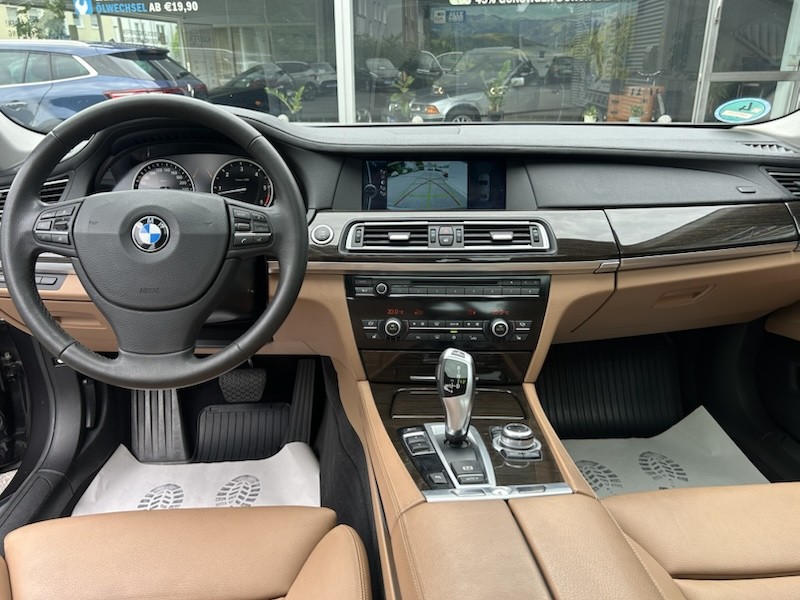 BMW 730D AUTOMATIK INNOVATIONSPAKET*SSD*HEAD-UP*R-CAM     